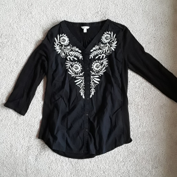 🍒Adorable embellished blouse size small - Picture 3 of 4